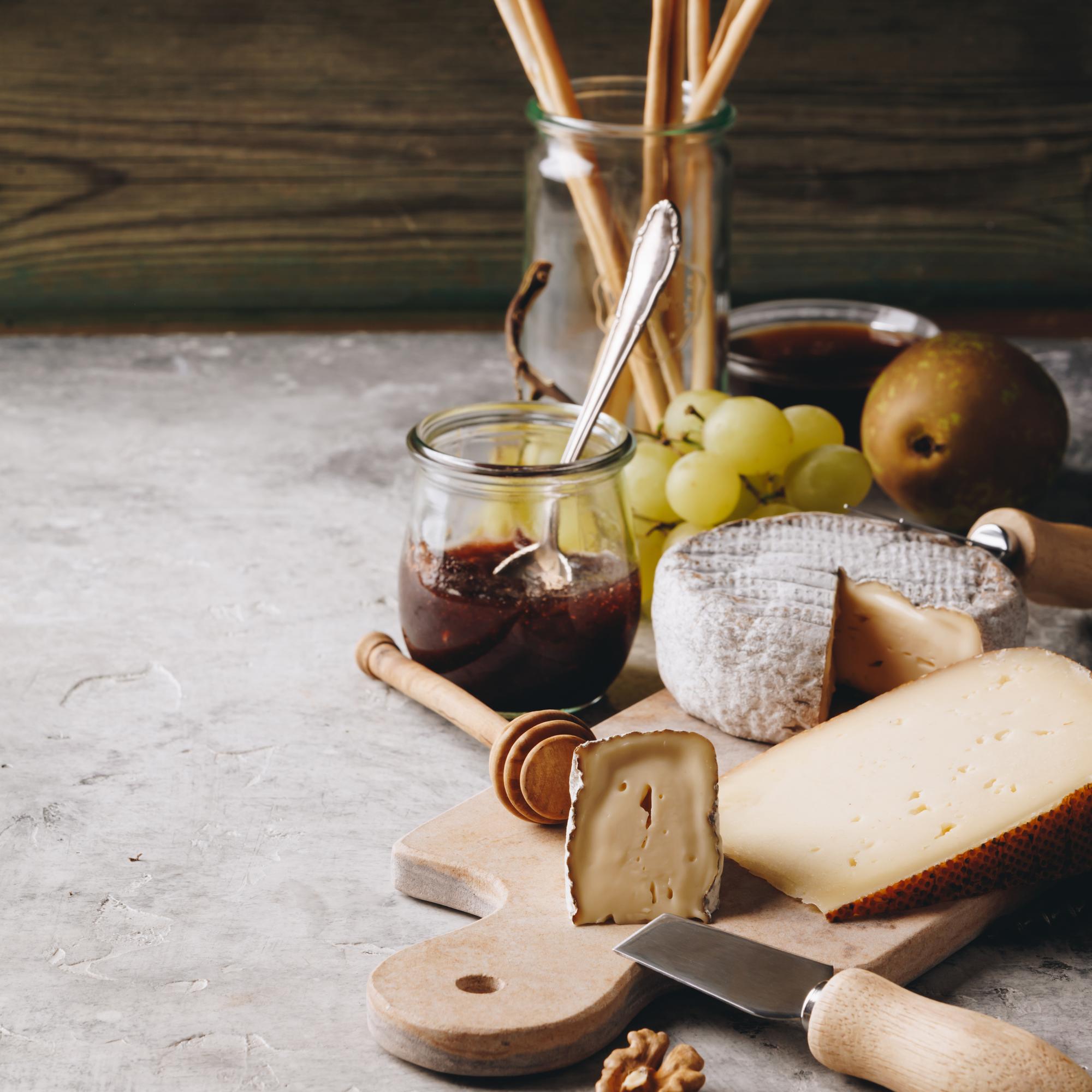 Deska serów i domowe chutney